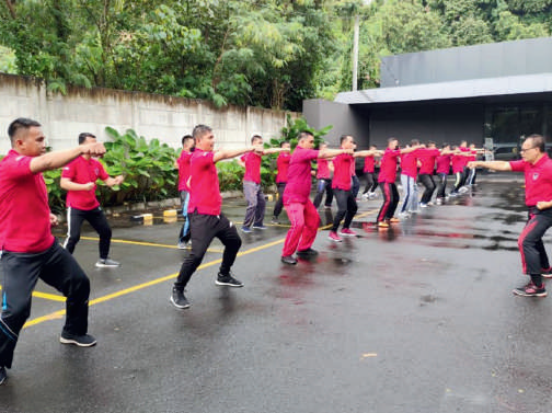 Sistem Rekrutmen & Training